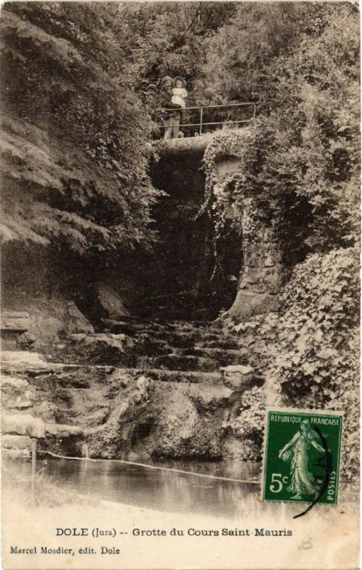 Carte postale ancienne Dole Grotte du Cours Saint-Mauris à Dole