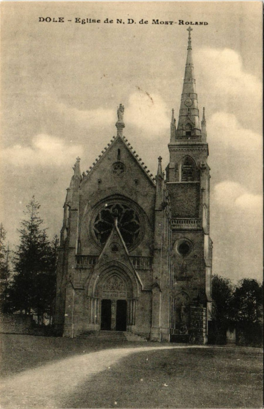 Carte postale ancienne Dole Eglise de Notre Dame de Mont Roland à Dole