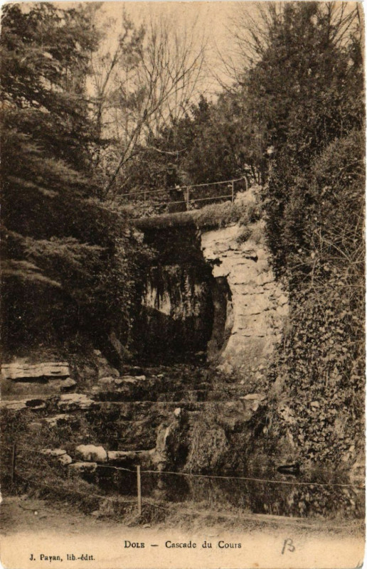 Carte postale ancienne Dole Cascade du Cours à Dole