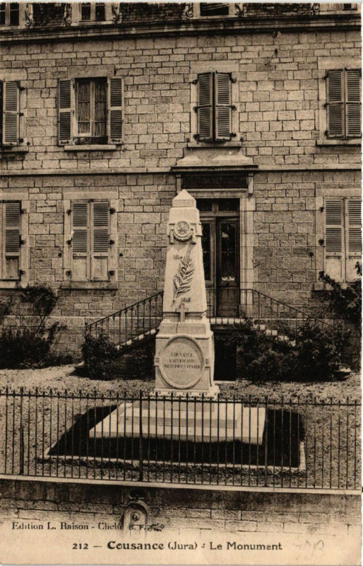 Carte postale ancienne Cousance Le Monument à Cousance
