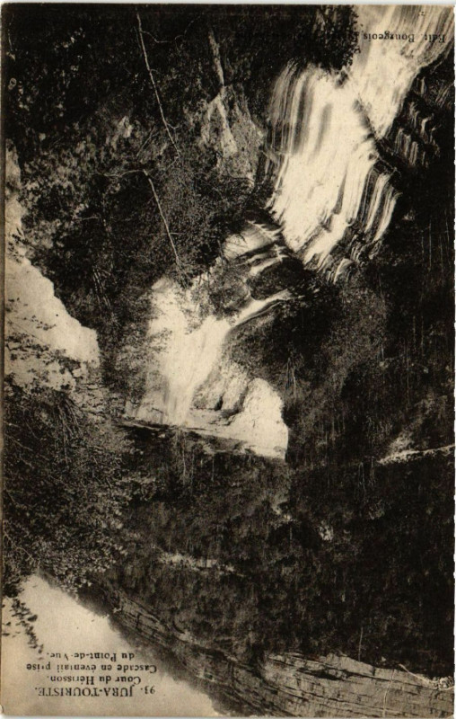 Carte postale ancienne Cour du Herisson Cascade en eventail à Our