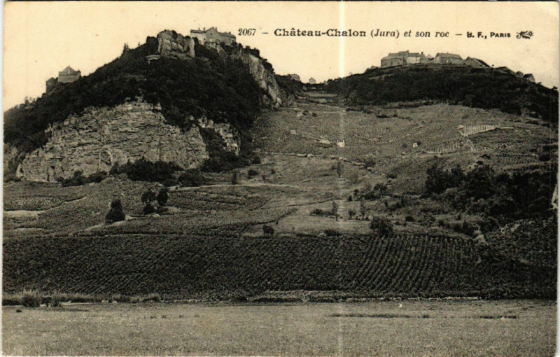 Carte postale ancienne Chateau Chalon et son roc
