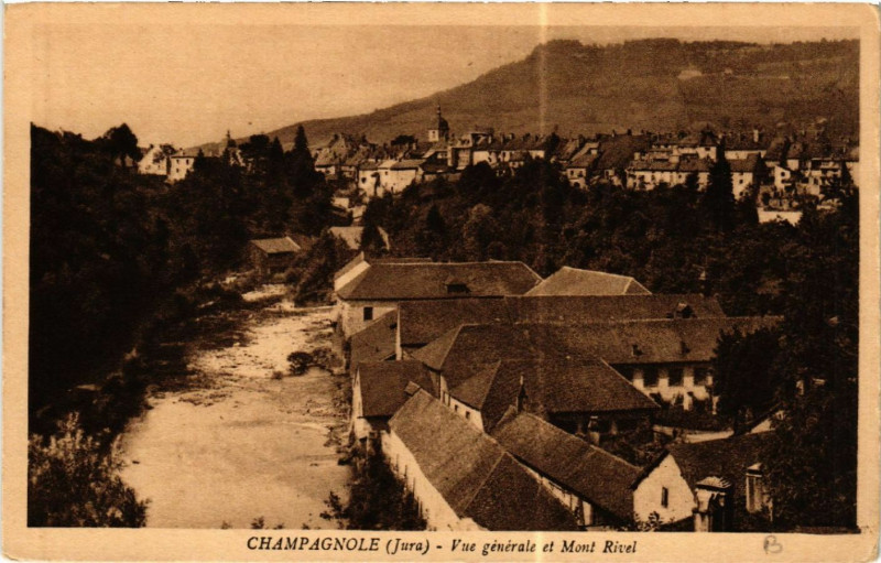 Carte postale ancienne Champagnole Vue générale et Mont Rivel à Champagnole