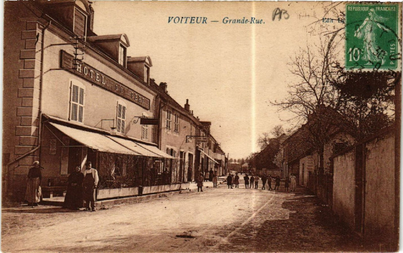Carte postale ancienne Voiteur Grande Rue à Voiteur
