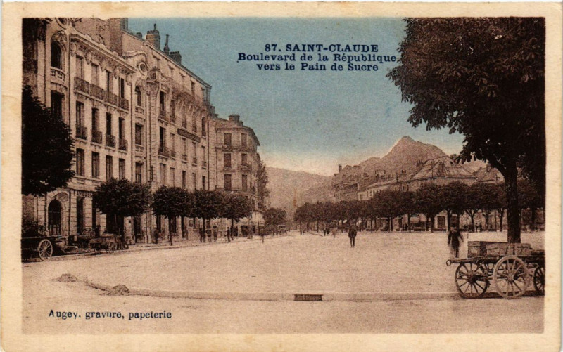 Carte postale ancienne Saint-Claude Boulevard de la Republique à Saint-Claude
