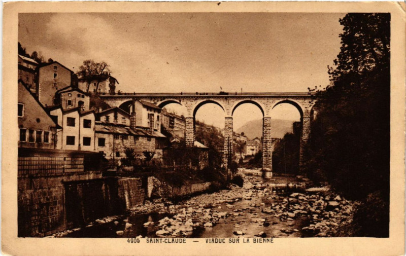 Carte postale ancienne Saint-Claude Viaduc sur la Bienne à Saint-Claude