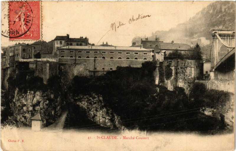 Carte postale ancienne Saint-Claude Marché Couvert à Saint-Claude