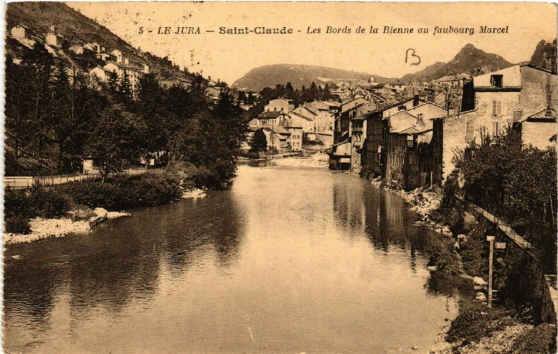 Carte postale ancienne Saint-Claude Les Bords de la Bienne au faubourg Marcel à Saint-Claude
