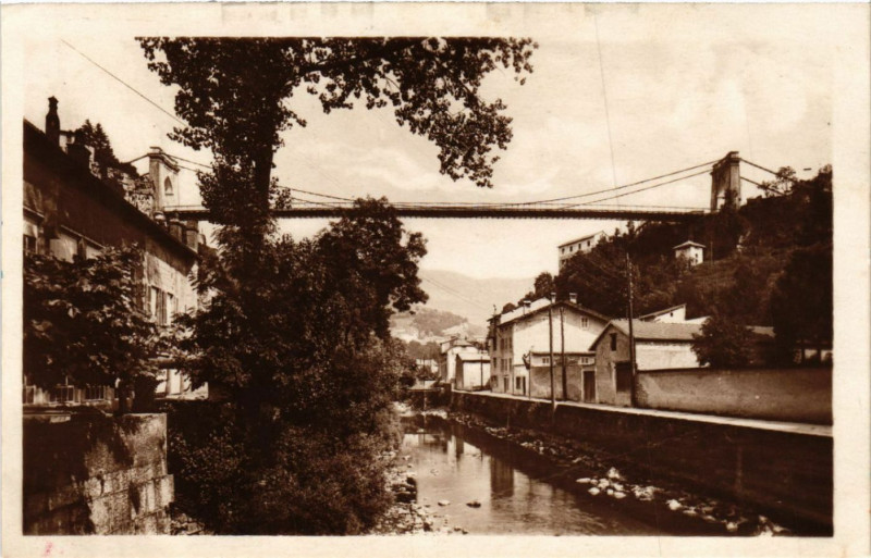 Carte postale ancienne Saint-Claude Le Pont Suspendu à Saint-Claude