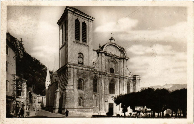 Carte postale ancienne Saint-Claude La Cathédrale à Saint-Claude