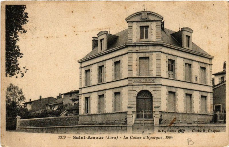 Carte postale ancienne Saint-Amour La Caisse d'Epargne à Saint-Amour