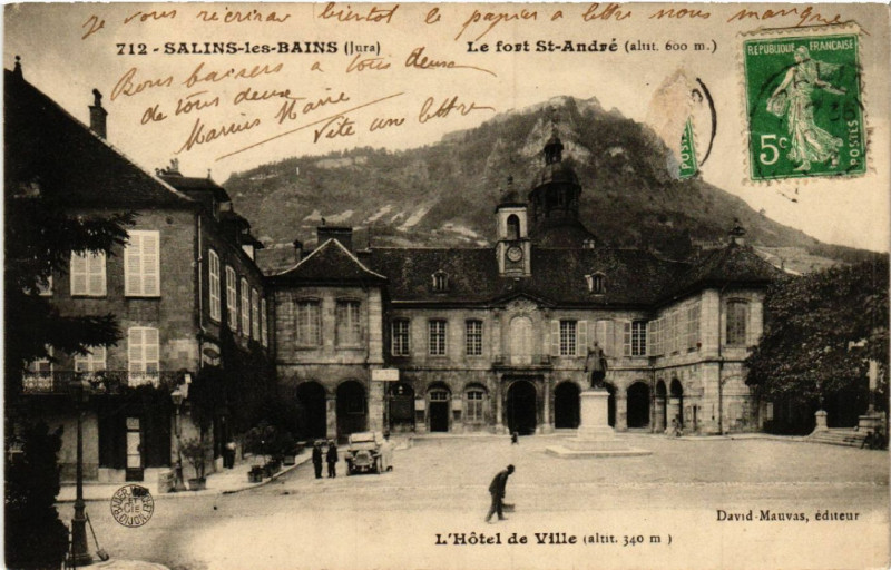 Carte postale ancienne S Salins-les-Bains Le Fort Saint-Andre Hotel de Ville à Salins-les-Bains
