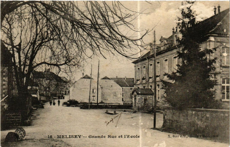 Carte postale ancienne Melisey Grande Rue et l'Ecole