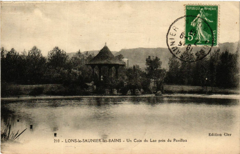 Carte postale ancienne Lons le Saunier Un coin du Lac Pres du Pavillon à Lons-le-Saunier