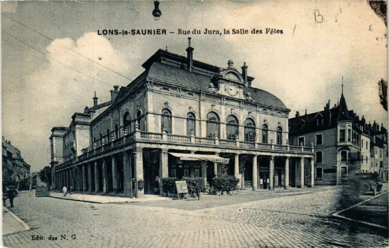 Carte postale ancienne Lons le Saunier Rue du Jura La Salle des Fetes à Lons-le-Saunier
