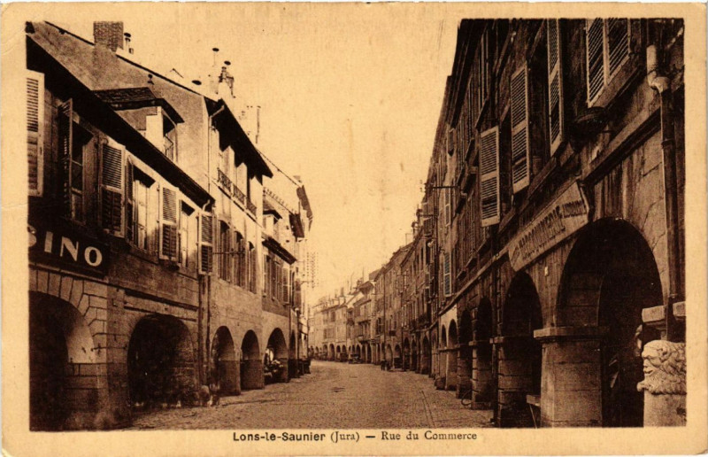 Carte postale ancienne Lons le Saunier Rue du Commerce à Lons-le-Saunier