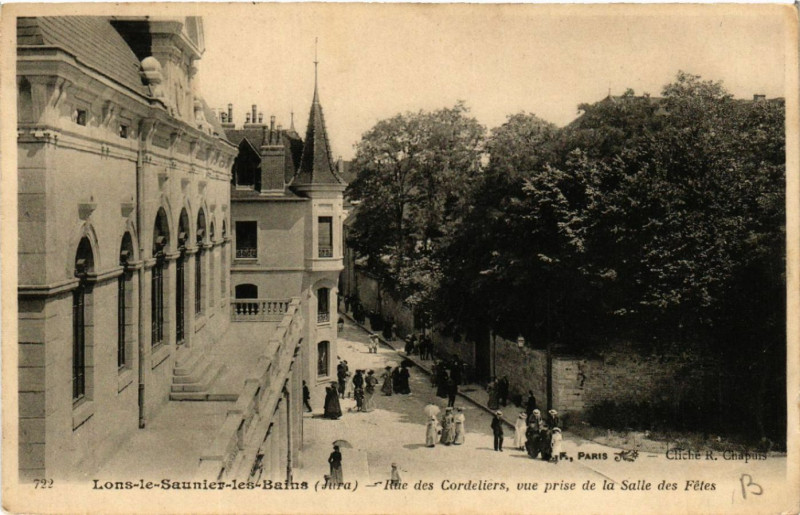 Carte postale ancienne Lons le Saunier rue des Cordeliers vue prise de la Salle des Fetes à Lons-le-Saunier