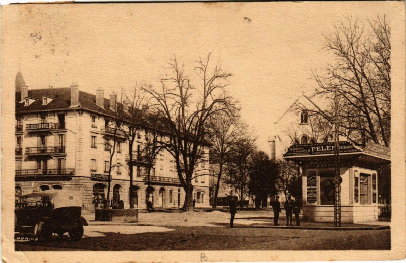 Carte postale ancienne Lons le Saunier Place Pasteur à Lons-le-Saunier