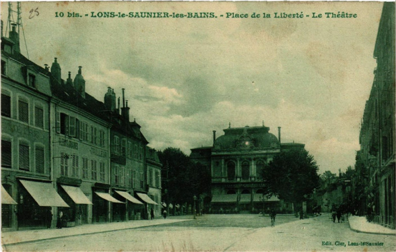 Carte postale ancienne Lons le Saunier Place de la Liberte Le Theatre à Lons-le-Saunier
