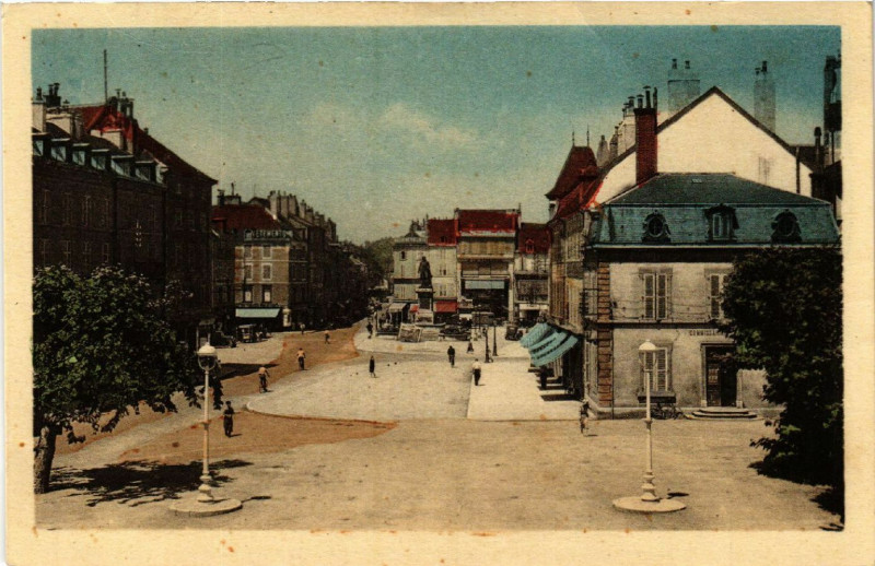 Carte postale ancienne Lons le Saunier Place de la Liberte à Lons-le-Saunier