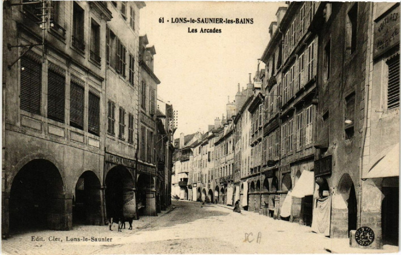 Carte postale ancienne Lons le Saunier Les Arcades à Lons-le-Saunier