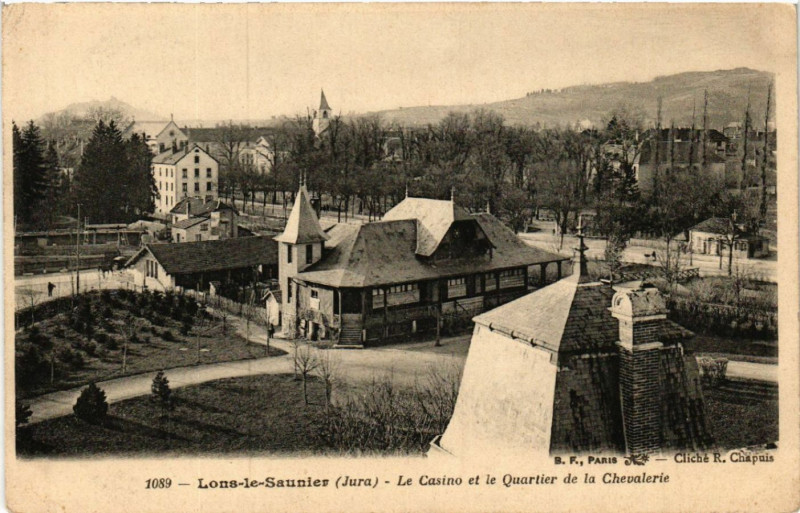 Carte postale ancienne Lons le Saunier Le Casino et le Quartier de la Chevalerie à Lons-le-Saunier
