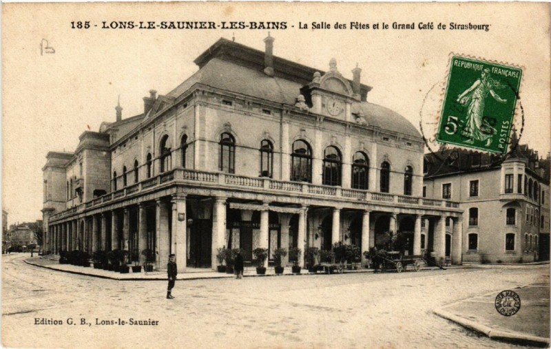 Carte postale ancienne Lons le Saunier La Salle des Fetes et le Grand Cafe de Strasbourg à Lons-le-Saunier