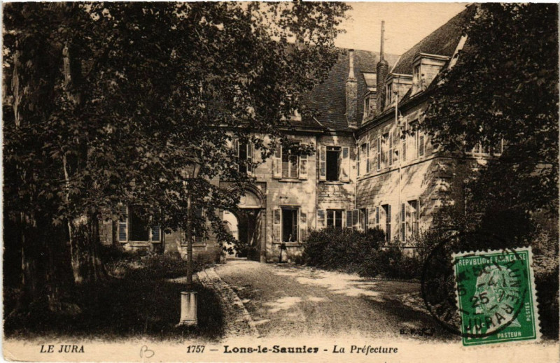 Carte postale ancienne Lons le Saunier La Prefecture à Lons-le-Saunier