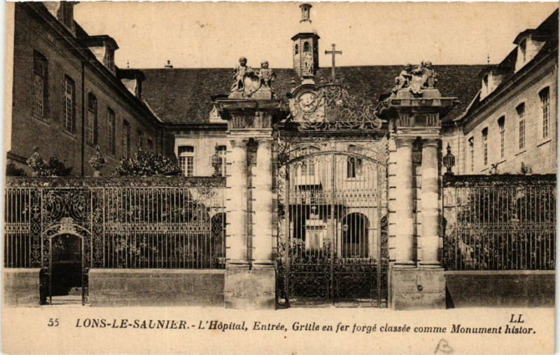 Carte postale ancienne Lons le Saunier Hopital Entrée Grille en fer forge classée à Lons-le-Saunier