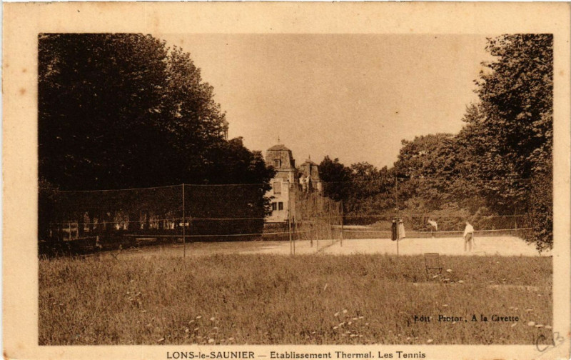 Carte postale ancienne Lons le Saunier Etablissement Thermal Les Tennis à Lons-le-Saunier