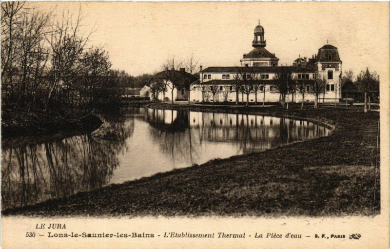 Carte postale ancienne Lons le Saunier Etablissement Thermal La piece d'eau à Lons-le-Saunier