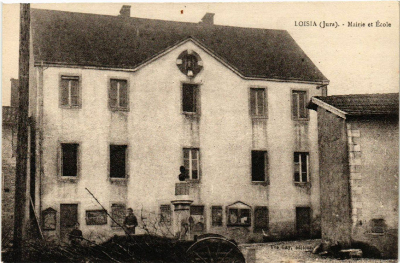 Carte postale ancienne Loisia - Mairie et Ecole à Loisia