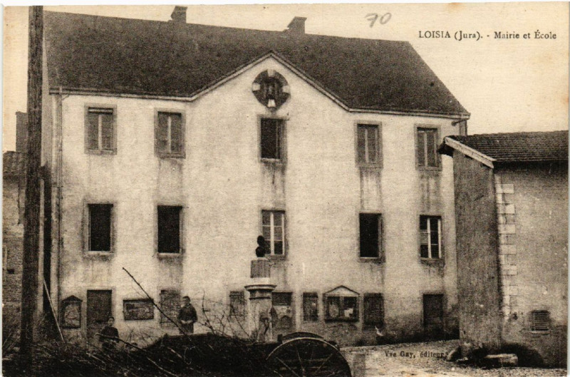 Carte postale ancienne Loisia - Mairie et Ecole à Loisia