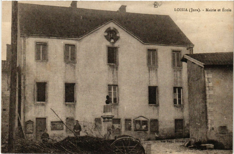 Carte postale ancienne Loisia - Mairie et Ecole à Loisia