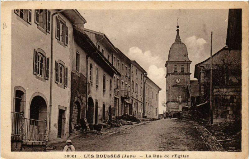 Carte postale ancienne Les Rousses La Rue de l'Eglise aux Rousses