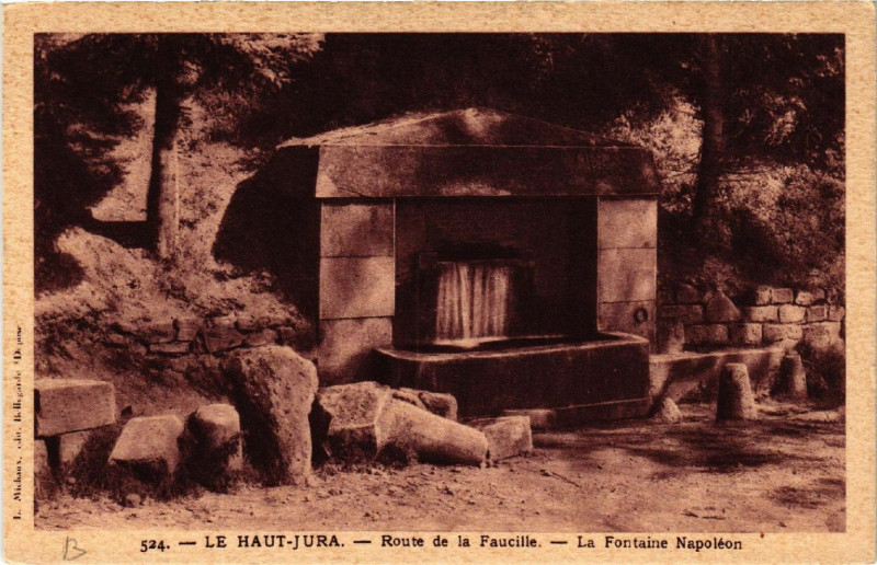 Carte postale ancienne Le Haut Jura Route de la Faucille La Fontaine Napoleon