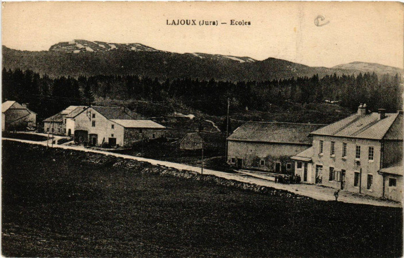 Carte postale ancienne Lajoux Ecoles à Lajoux