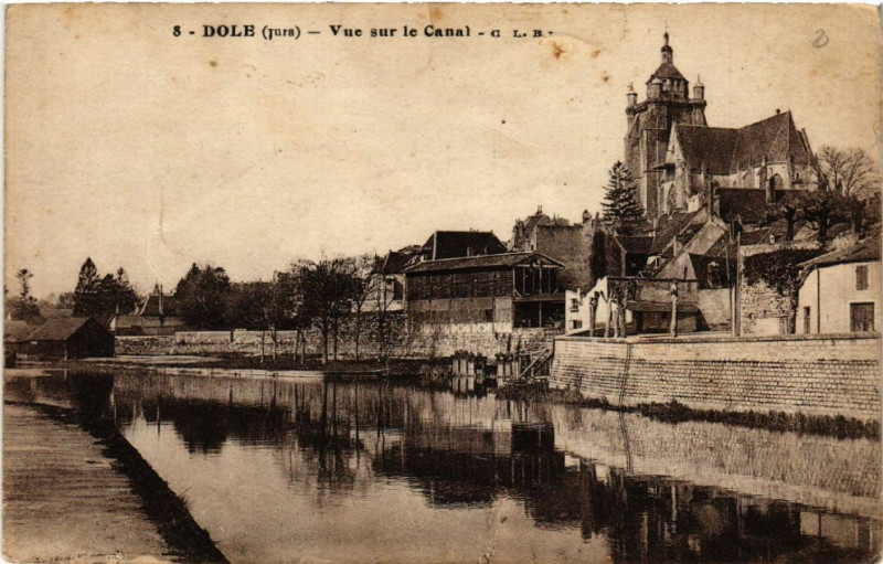 Carte postale ancienne Dole Vue sur le Canal à Dole