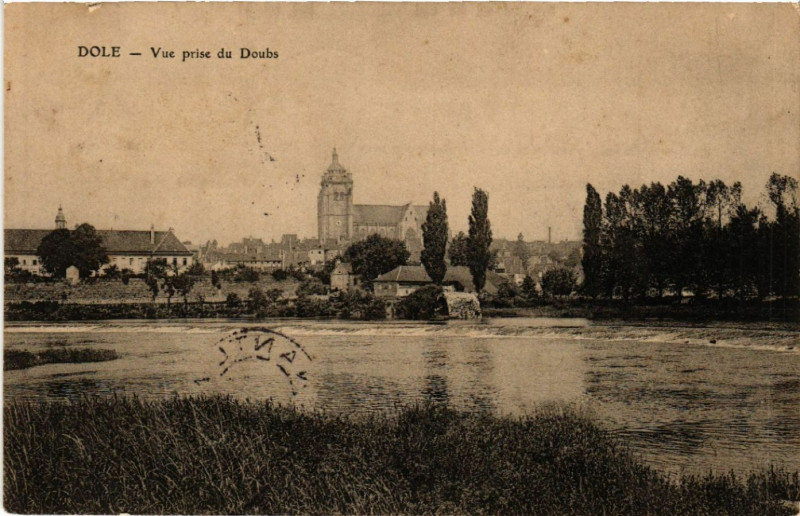 Carte postale ancienne Dole Vue prise du Doubs à Dole