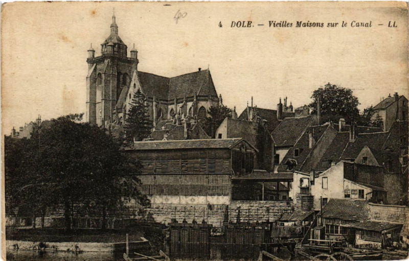 Carte postale ancienne Dole Vieilles Maisons sur le Canal à Dole