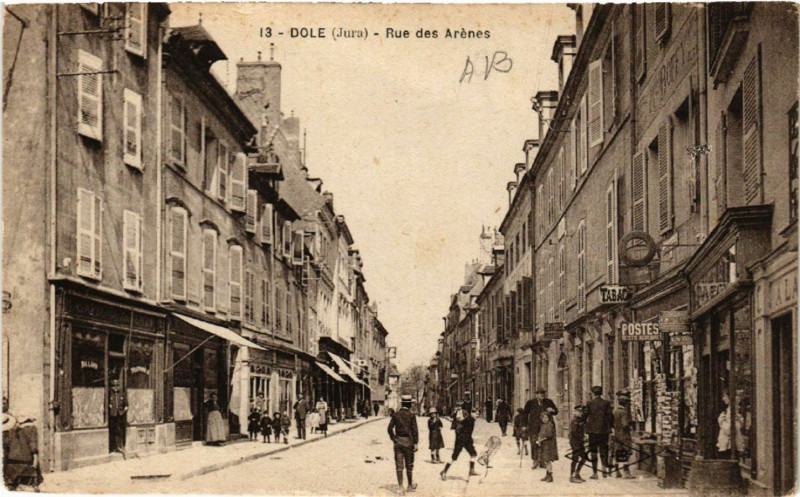Carte postale ancienne Dole Rue des Arenes à Dole