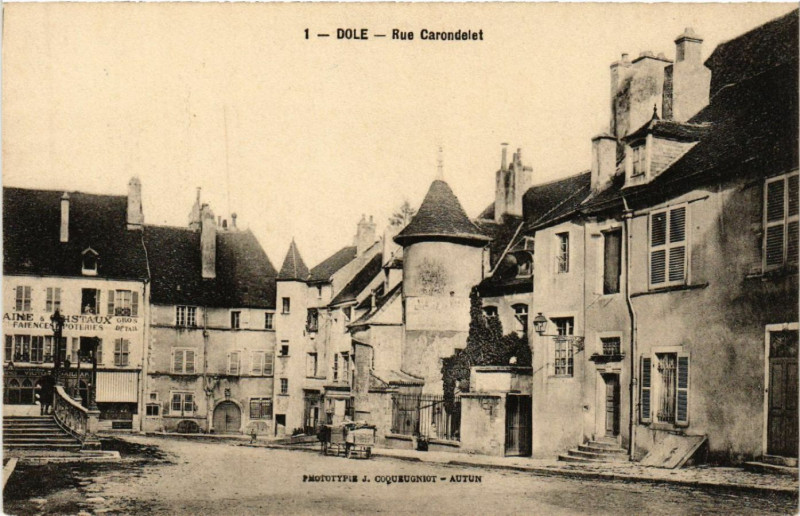 Carte postale ancienne Dole Rue Carondelet à Dole