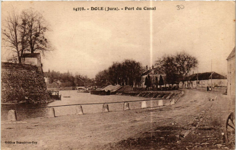 Carte postale ancienne Dole Port du Canal à Dole