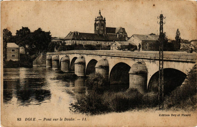 Carte postale ancienne Dole Pont sur le Doubs à Dole