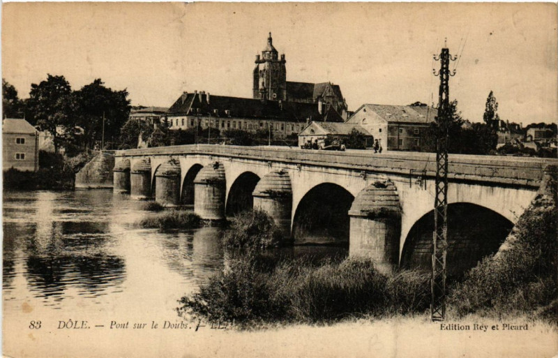 Carte postale ancienne Dole Pont sur le Doubs à Dole