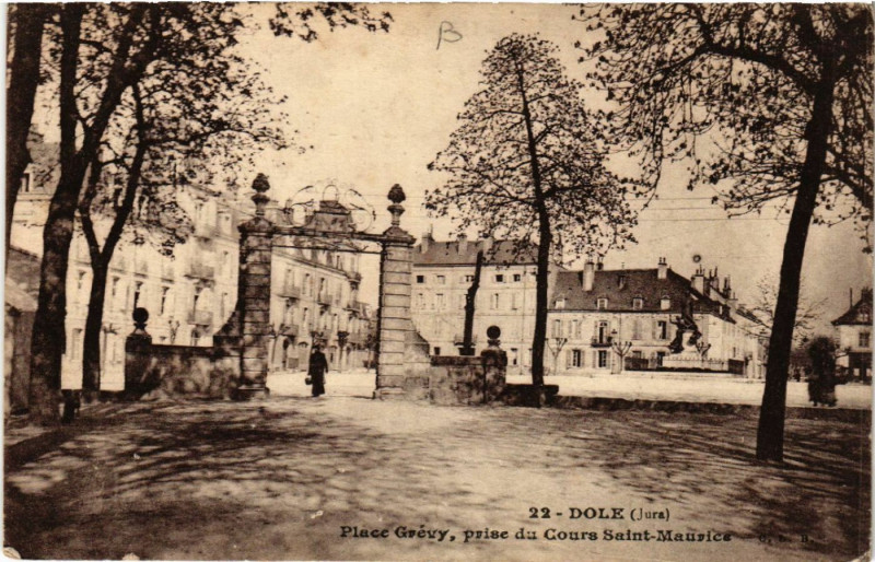 Carte postale ancienne Dole Place Grevy prise du Cours Saint-Maurice à Dole