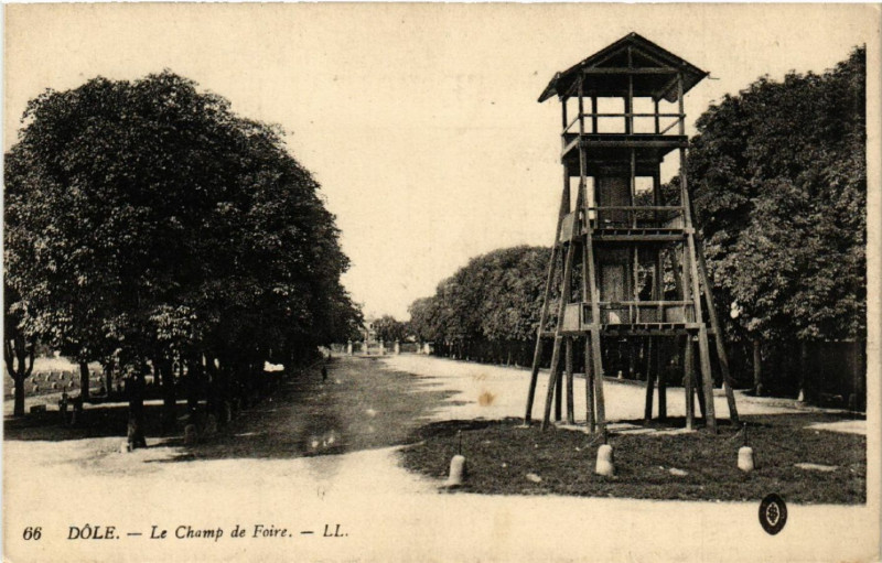 Carte postale ancienne Dole Le Champ de Foire à Dole