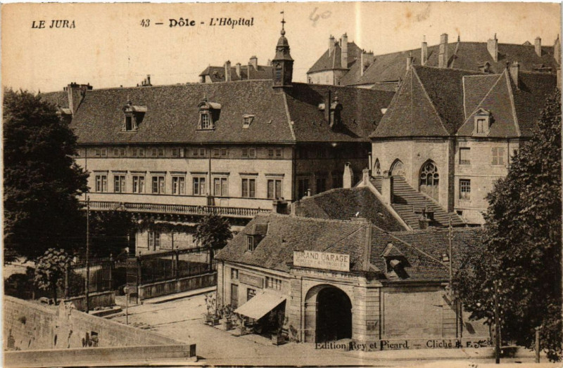 Carte postale ancienne Dole L'Hopital à Dole