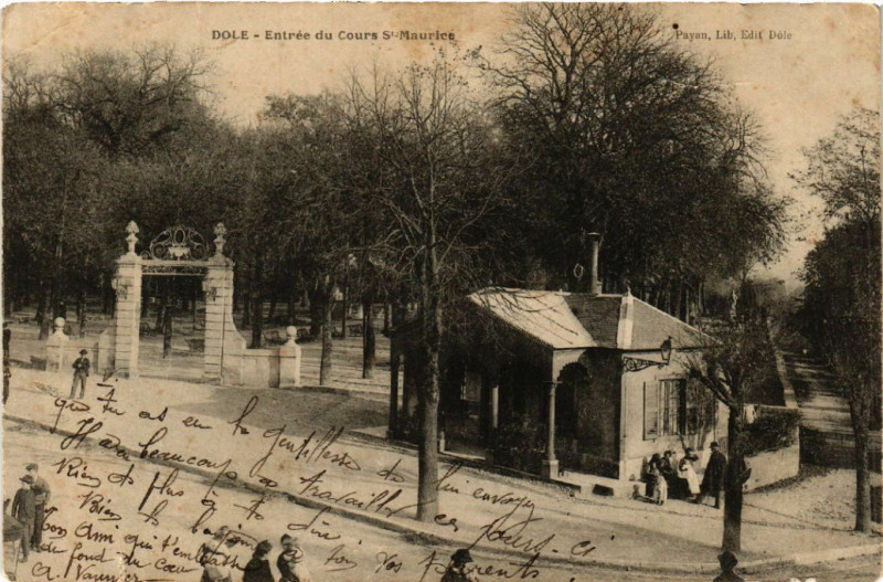 Carte postale ancienne Dole Entrée du Cours Saint-Maurice à Dole