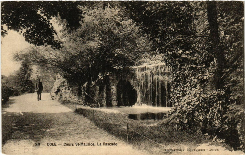 Carte postale ancienne Dole Cours Saint-Maurice La Cascade à Dole